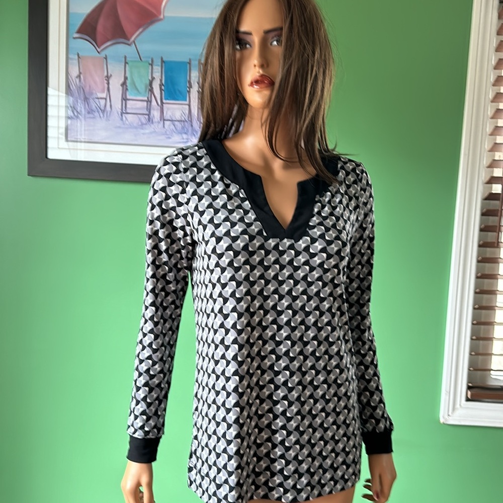 🩶🩶Tahari Long Sleeved Top🩶🩶